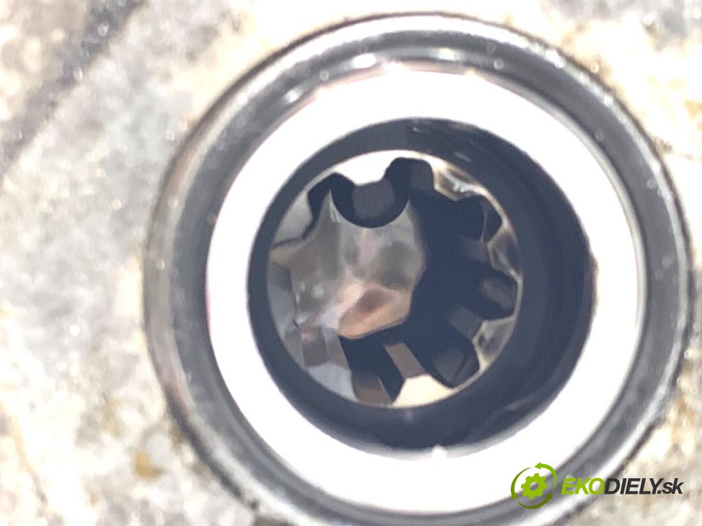 SUZUKI JIMNY III samochód terenowy zamknięty 2009 63 kW 1.5 DDiS 4x4 1461 Pumpa vákuová A595C32071
