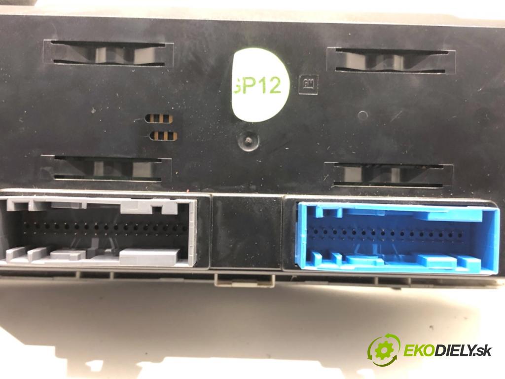 OPEL ASTRA H liftback 2005 125 kW 2.0 Turbo (L08) 1998 Panel ovládania kúrenia 13122963 (Prepínacie páčky pod volantom)