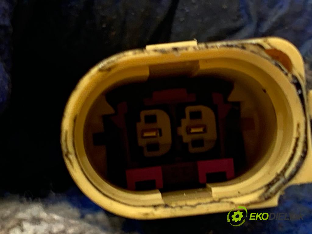 VW T-ROC SUV 2019 110 kW 2.0 TDI 1968 snímač teploty spalín 04L906088JE (Snímač)