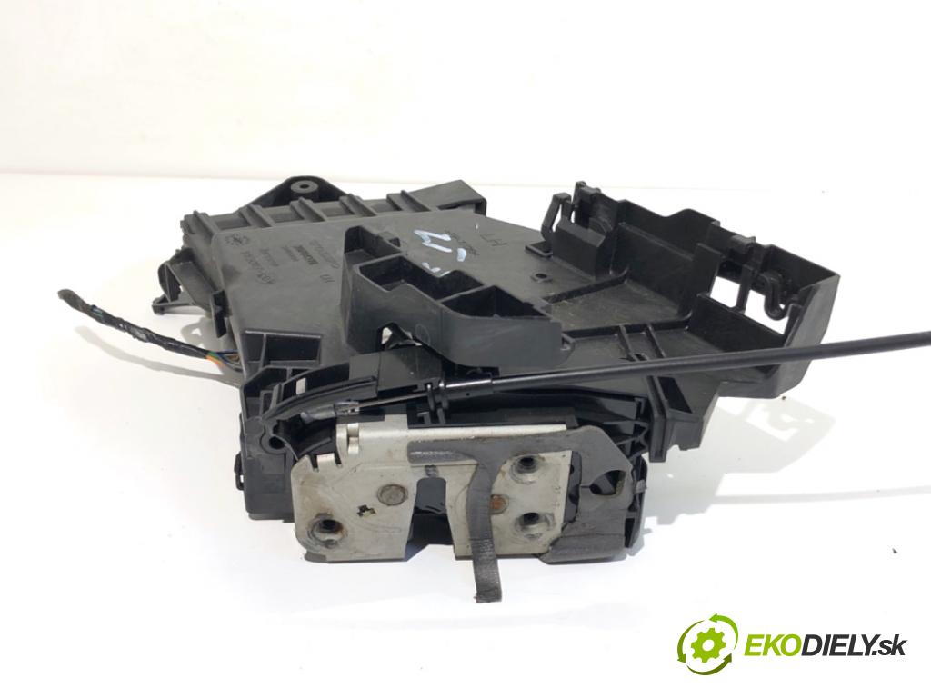 VOLVO V60 I Kombi 2018 110 kW 2.0 D3 1969 zámok Dvere ľavy zad 31301743