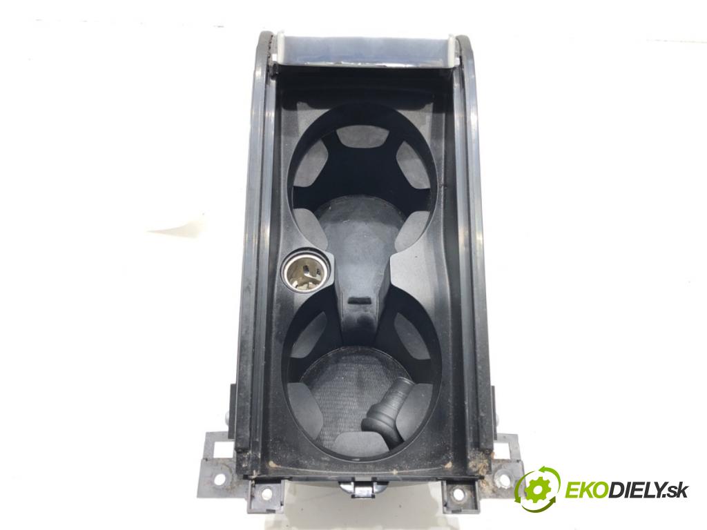 VOLVO V60 I Kombi 2018 110 kW 2.0 D3 1969 Držiak na nápoje 30781413 (Držiak (úchyt) na nápoje)