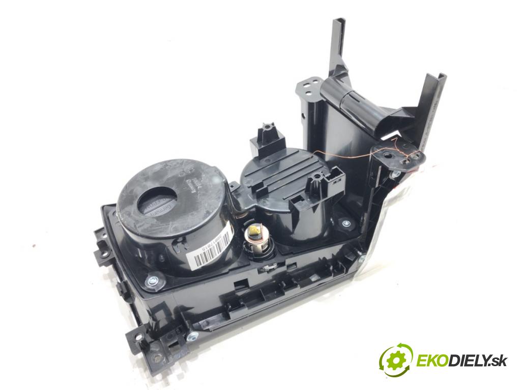 VOLVO V60 I Kombi 2018 110 kW 2.0 D3 1969 Držiak na nápoje 30781413 (Držiak (úchyt) na nápoje)