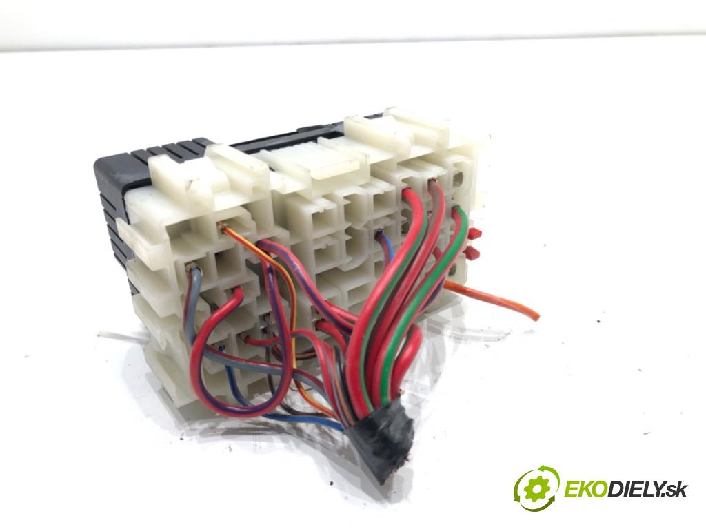 VOLVO V60 I Kombi 2018 110 kW 2.0 D3 1969 Skrinka poistková  (Poistková skrinka)