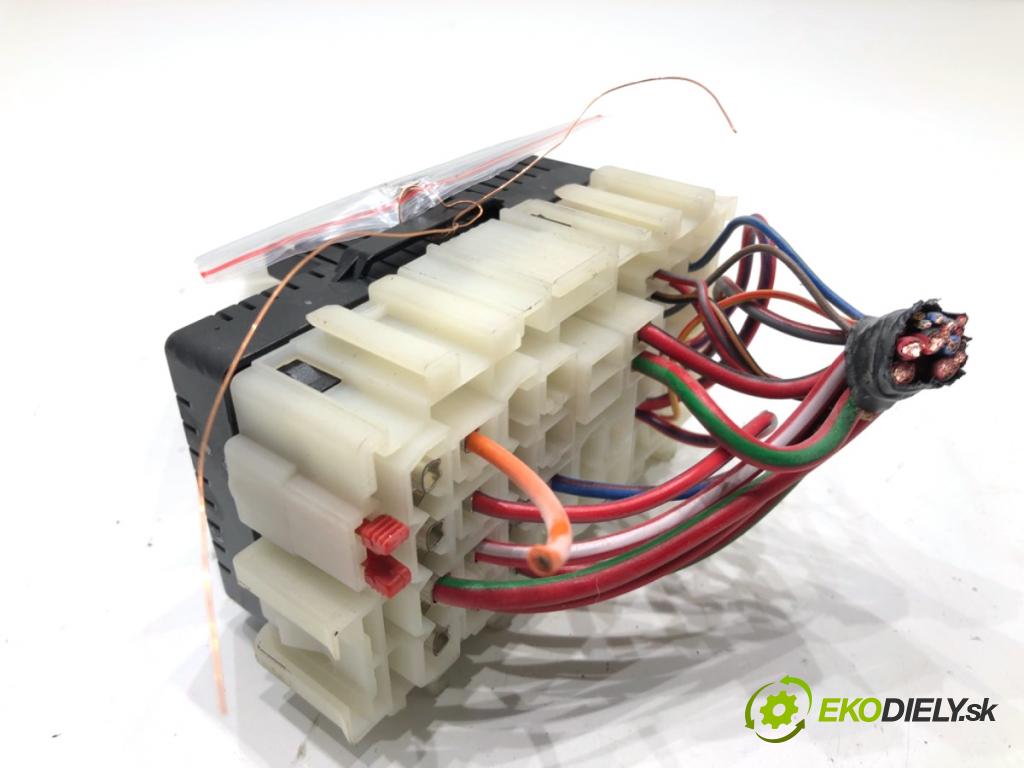 VOLVO V60 I Kombi 2018 110 kW 2.0 D3 1969 Skrinka poistková  (Poistková skrinka)