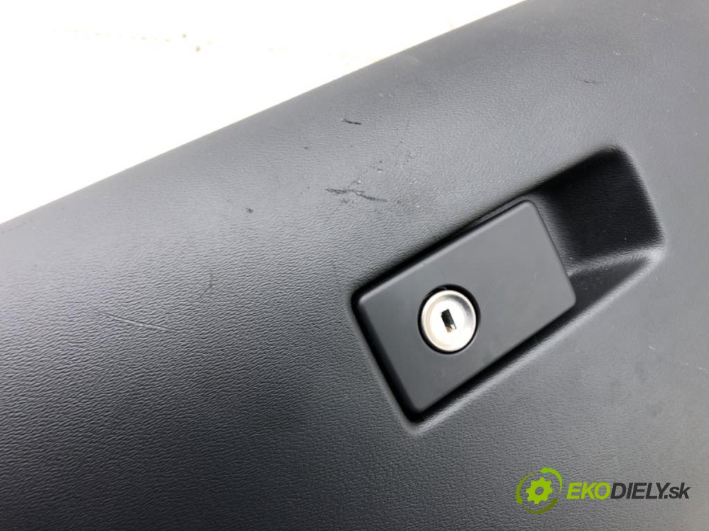 VOLVO V60 I Kombi 2018 110 kW 2.0 D3 1969 Priehradka, kastlík spolujazdca 30755651 (Priehradka (kastlík))