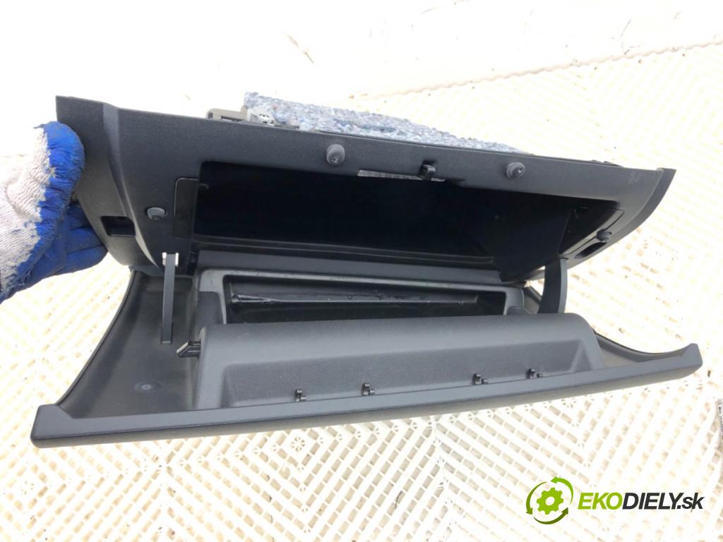 VOLVO V60 I Kombi 2018 110 kW 2.0 D3 1969 Priehradka, kastlík spolujazdca 30755651 (Priehradka (kastlík))