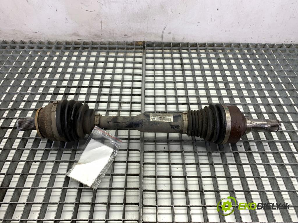 VOLVO V60 I Kombi 2018 110 kW 2.0 D3 1969 poloos levý přední část P31325703