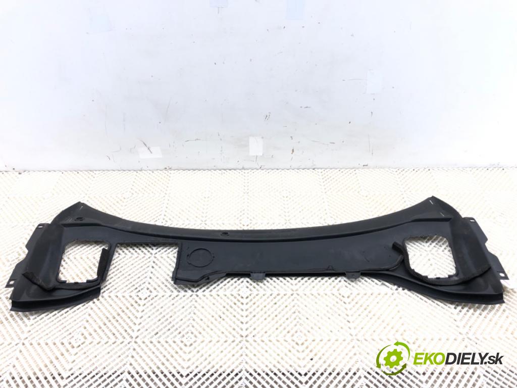 VOLVO V60 I Kombi 2018 110 kW 2.0 D3 1969 Torpédo, plast pod čelné okno 31402672 (Torpédo (plast pod čelným sklom))