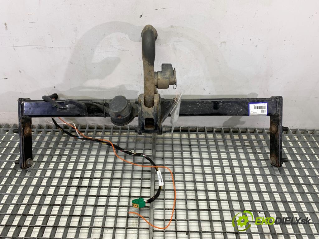 VOLVO V60 I Kombi 2018 110 kW 2.0 D3 1969 Hák tažné zařízení 31439130 (Tažné zařízení)