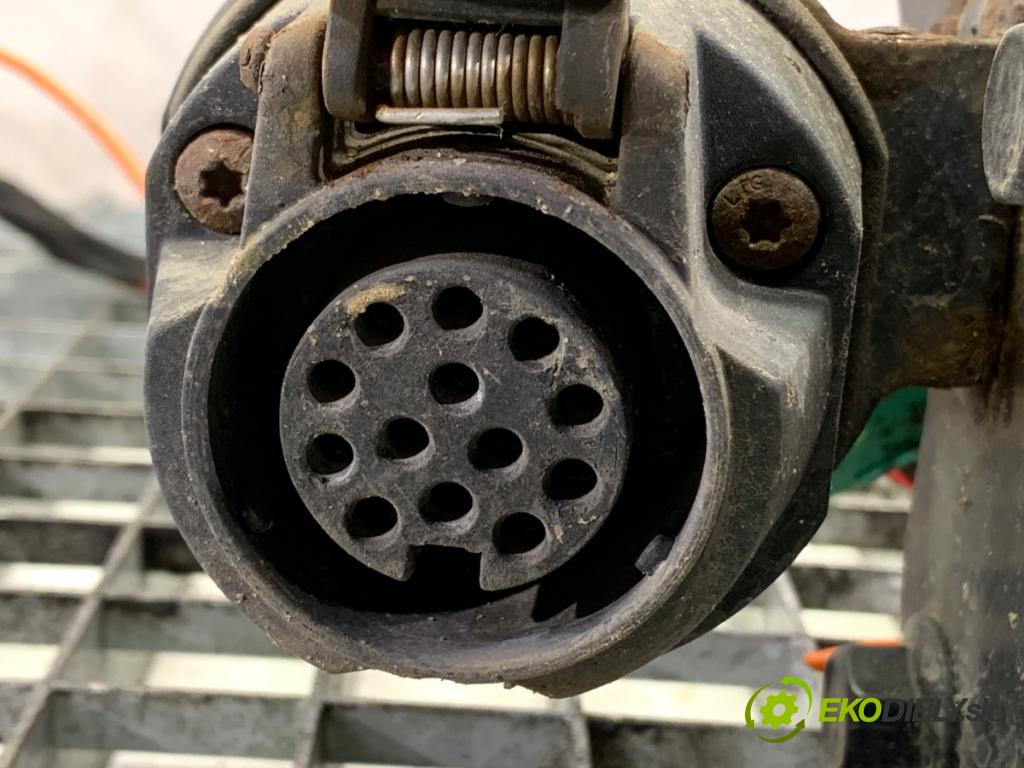 VOLVO V60 I Kombi 2018 110 kW 2.0 D3 1969 Hák tažné zařízení 31439130 (Tažné zařízení)