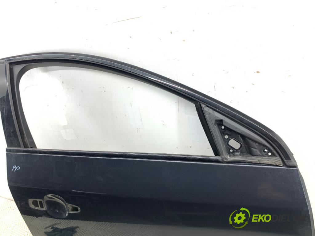 VOLVO V60 I Kombi 2018 110 kW 2.0 D3 1969 Dvere pravy predný 492-46