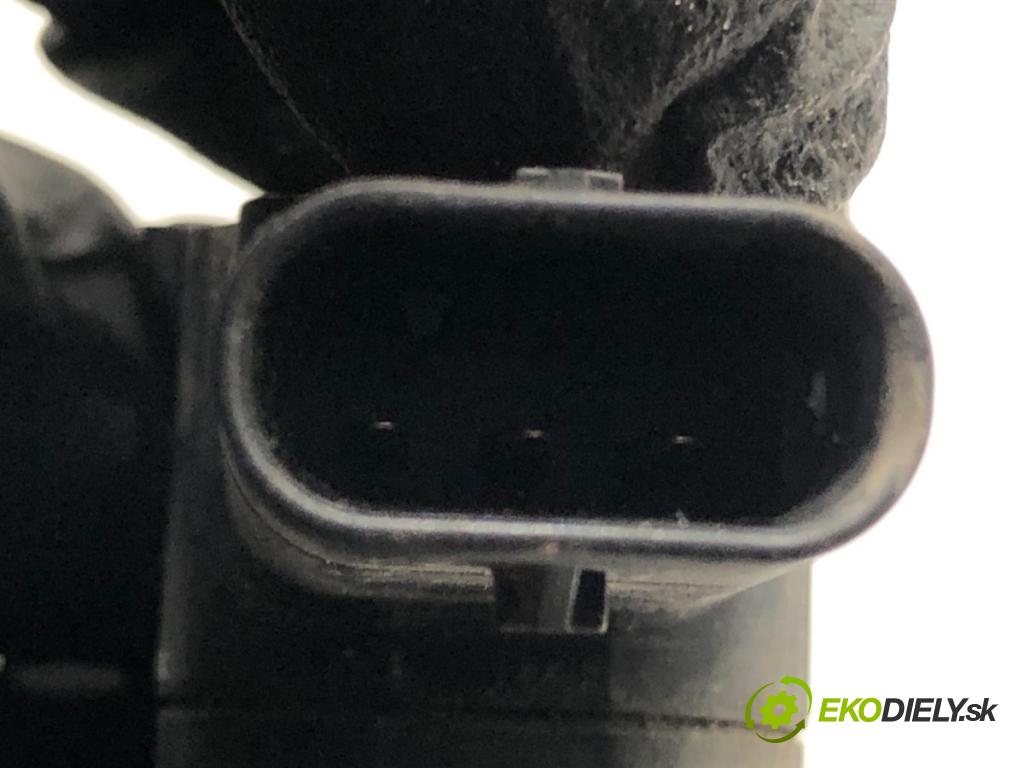 VOLVO V60 I Kombi 2018 110 kW 2.0 D3 1969 Snímač PDC 31445162