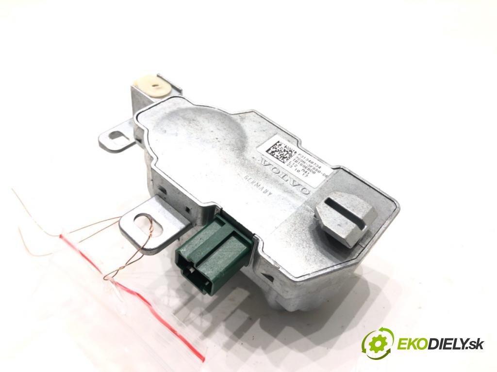 VOLVO V60 I Kombi 2018 110 kW 2.0 D3 1969 blokáda volantu 31340734 (Riadenie ostatné)