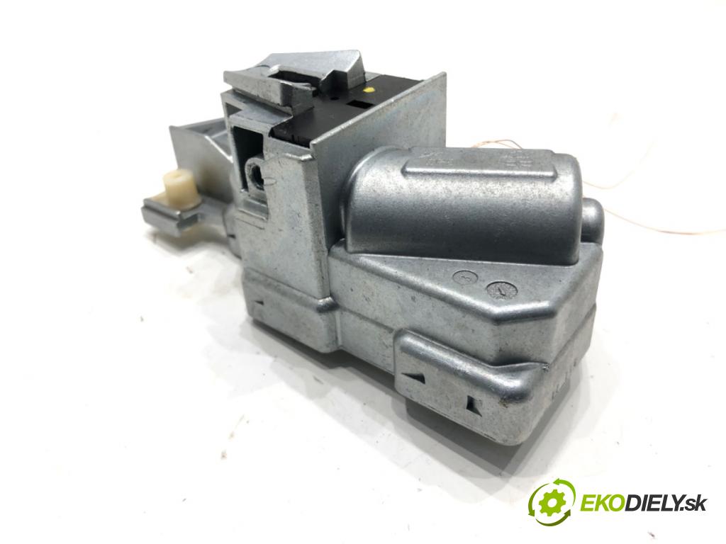 VOLVO V60 I Kombi 2018 110 kW 2.0 D3 1969 blokáda volantu 31340734 (Riadenie ostatné)