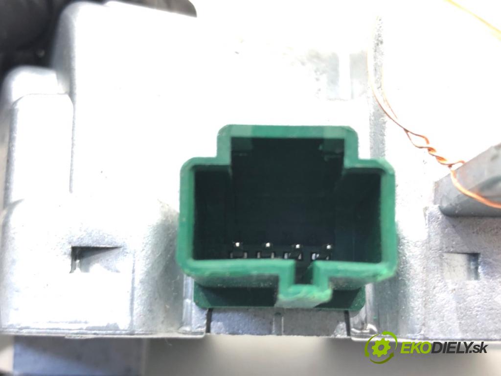 VOLVO V60 I Kombi 2018 110 kW 2.0 D3 1969 blokáda volantu 31340734 (Riadenie ostatné)