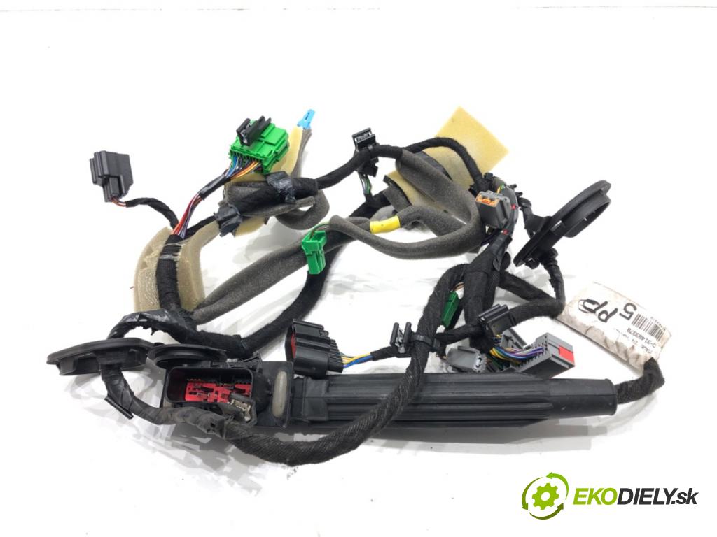 VOLVO V60 I Kombi 2018 110 kW 2.0 D3 1969 Káblovačka Dvere predný pravy 31483378