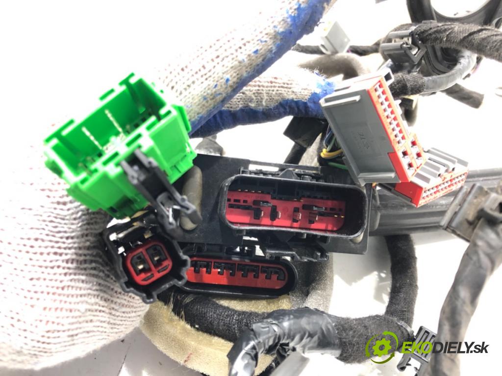 VOLVO V60 I Kombi 2018 110 kW 2.0 D3 1969 Káblovačka Dvere predný pravy 31483378