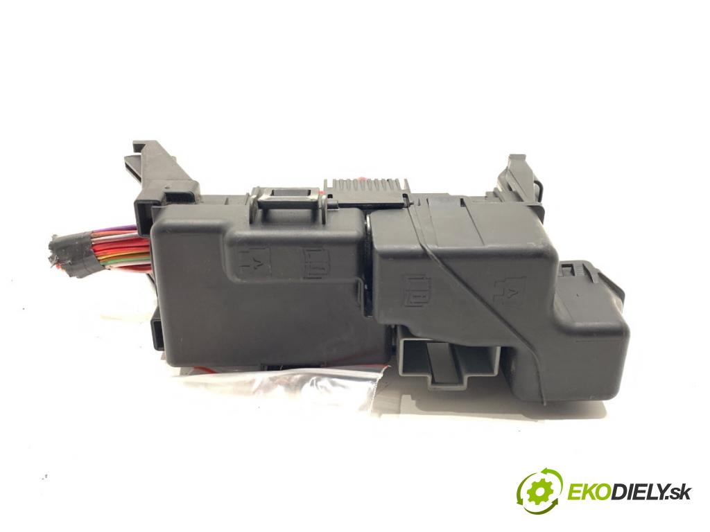 VOLVO V60 I Kombi 2018 110 kW 2.0 D3 1969 Skrinka poistková DPN13800159HWB (Poistková skrinka)