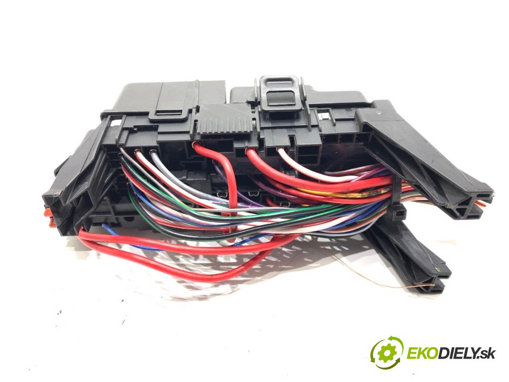 VOLVO V60 I Kombi 2018 110 kW 2.0 D3 1969 Skrinka poistková DPN13800159HWB (Poistková skrinka)