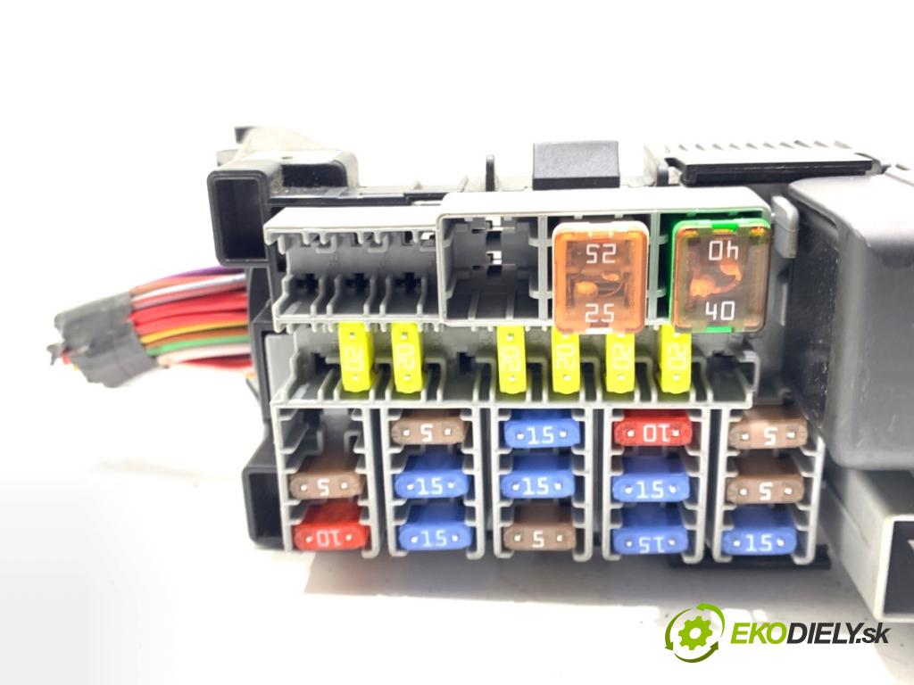 VOLVO V60 I Kombi 2018 110 kW 2.0 D3 1969 Skrinka poistková DPN13800159HWB (Poistková skrinka)