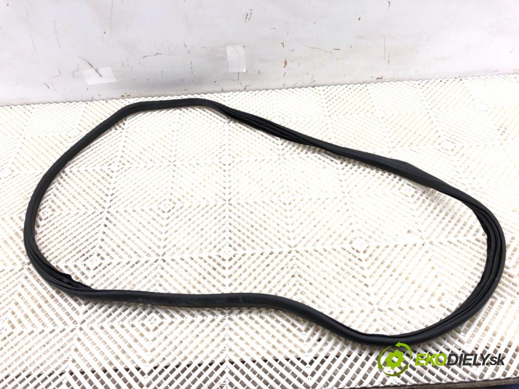 VOLVO V60 I Kombi 2018 110 kW 2.0 D3 1969 těsnění dveře zadní část levá strana  (Karoserie ostatní)