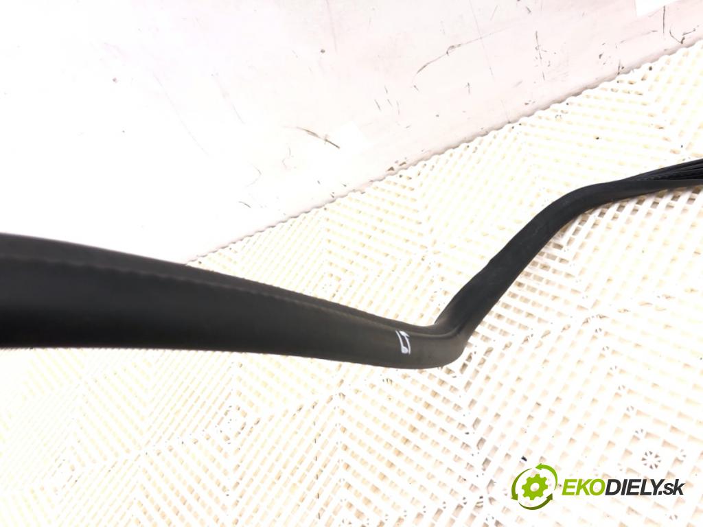 VOLVO V60 I Kombi 2018 110 kW 2.0 D3 1969 těsnění dveře zadní část levá strana  (Karoserie ostatní)