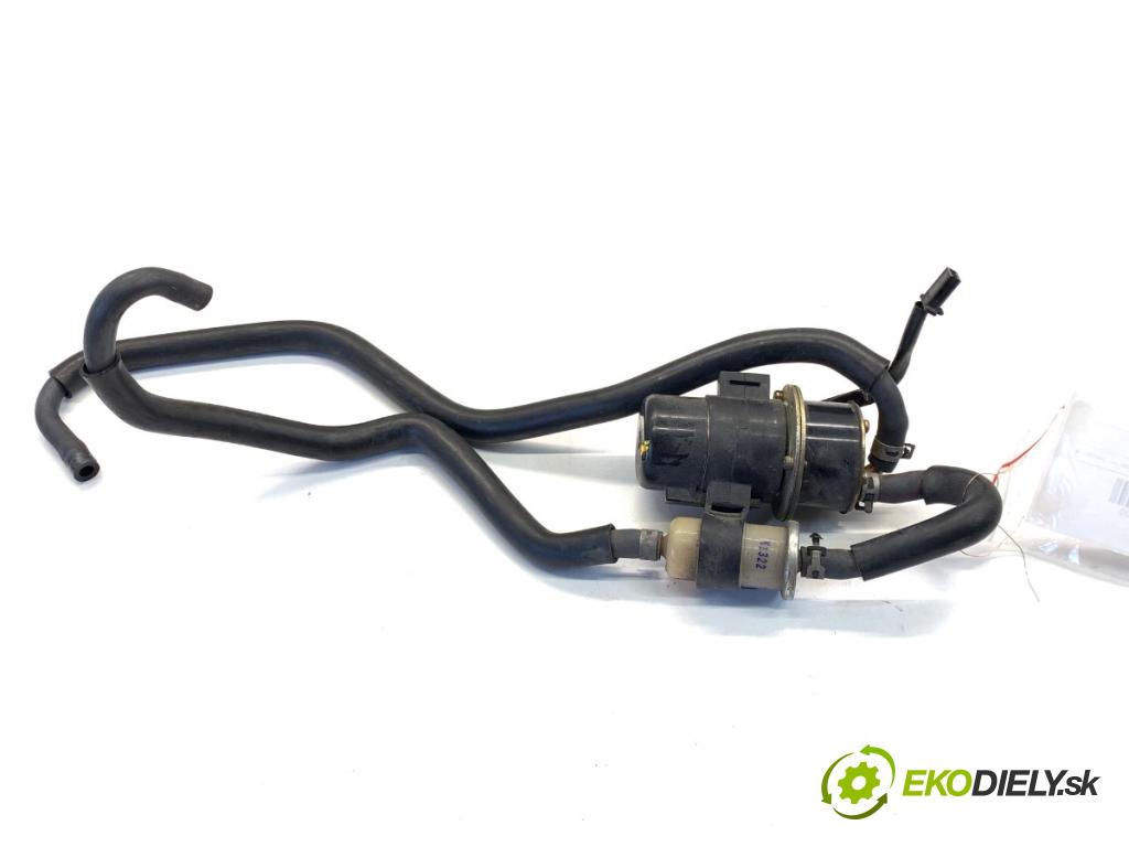 YAMAHA FZS 1000 FAZER  2002 105 kW FZS 1000 FAZER 998 pumpa paliva 