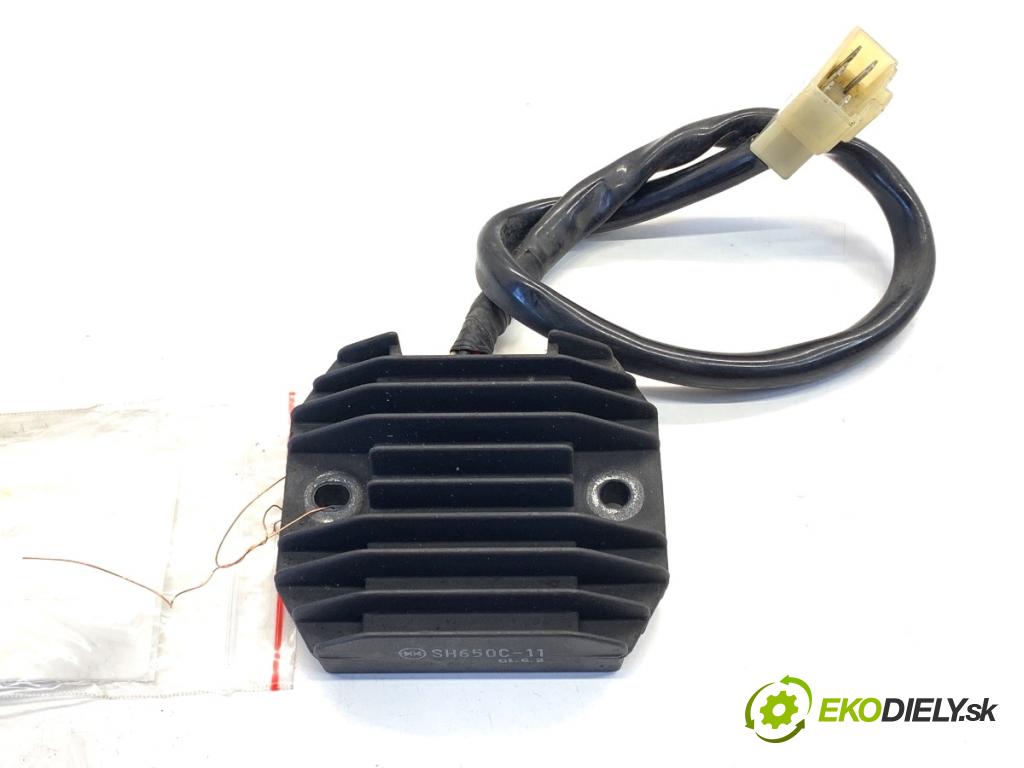 YAMAHA FZS 1000 FAZER  2002 105 kW FZS 1000 FAZER 998 Regulátor NAPĚTÍ: SH650C-11