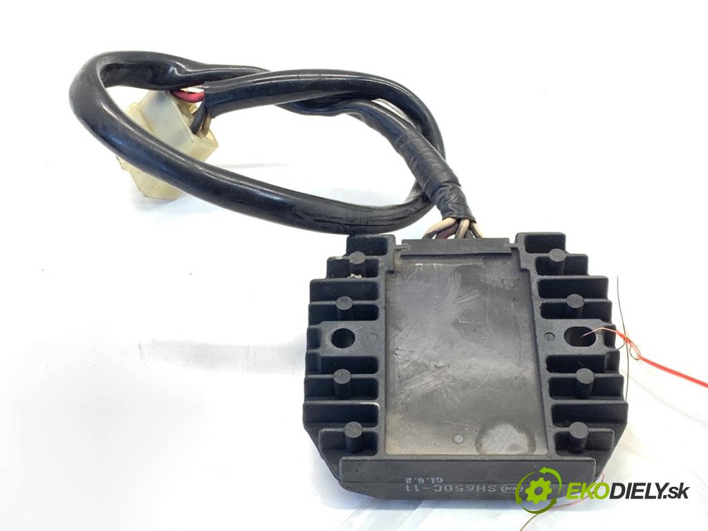 YAMAHA FZS 1000 FAZER  2002 105 kW FZS 1000 FAZER 998 Regulátor NAPĚTÍ: SH650C-11