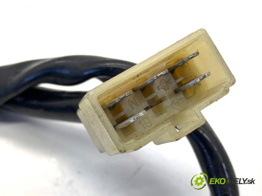 YAMAHA FZS 1000 FAZER  2002 105 kW FZS 1000 FAZER 998 Regulátor NAPĚTÍ: SH650C-11