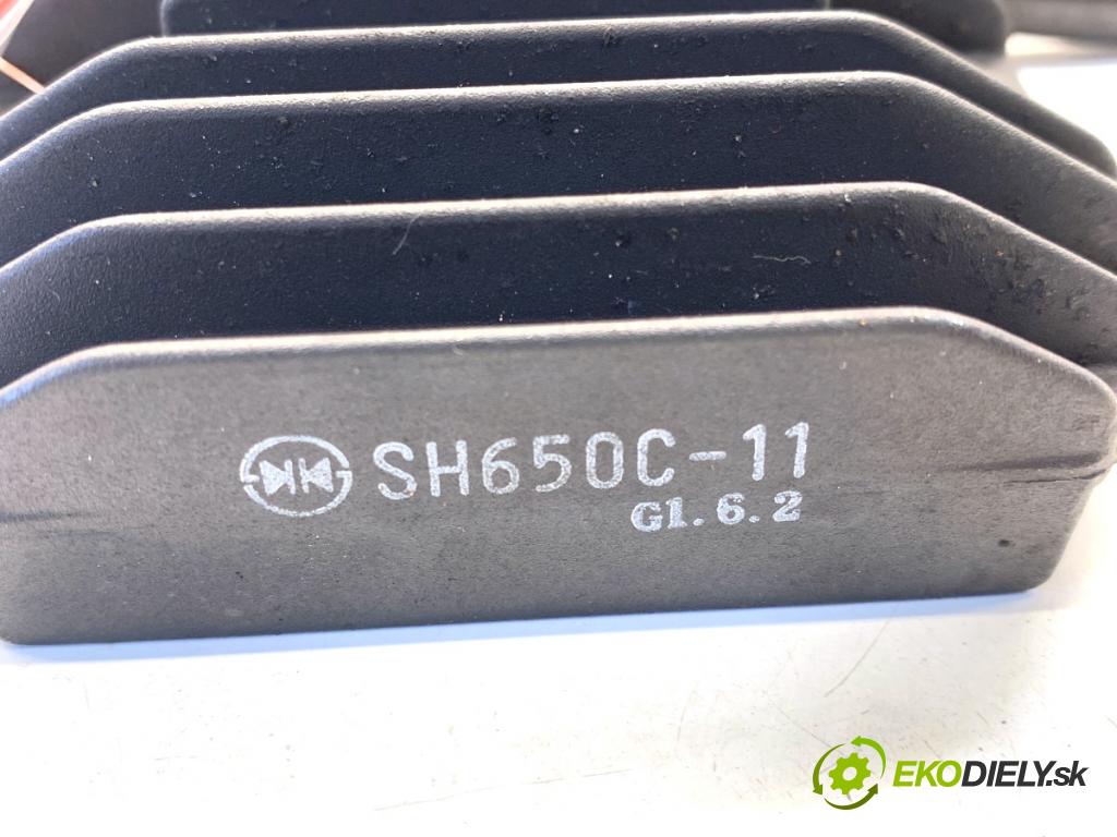 YAMAHA FZS 1000 FAZER  2002 105 kW FZS 1000 FAZER 998 Regulátor NAPĚTÍ: SH650C-11