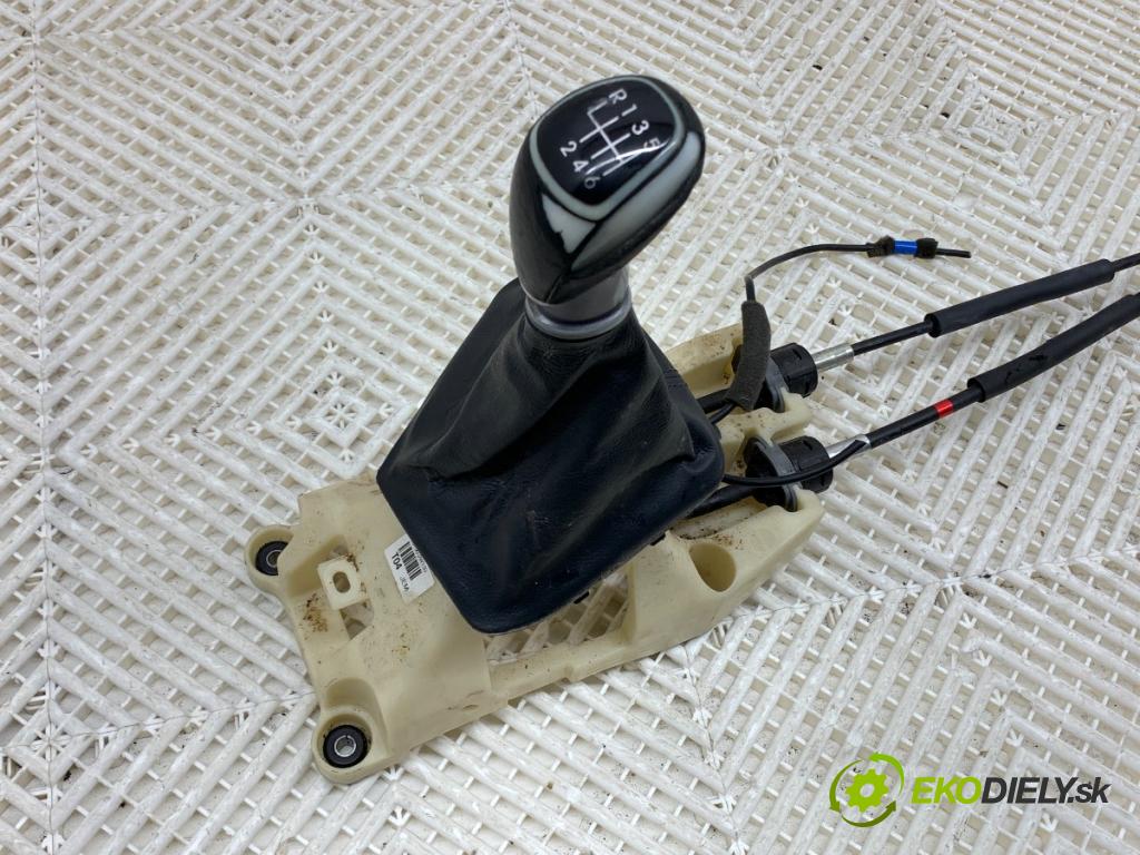 HYUNDAI SANTA FE III SUV 2014 145 kW 2.2 CRDi 4WD 2199 Kulisa 43700-2W130 (Rýchlostná páka (kulisa))