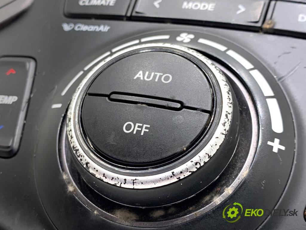 HYUNDAI SANTA FE III SUV 2014 145 kW 2.2 CRDi 4WD 2199 Panel ovládania kúrenia 97250-2W440 (Prepínacie páčky pod volantom)
