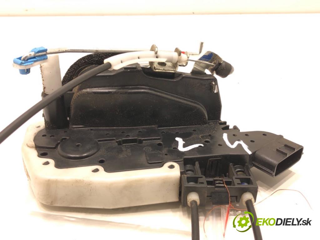 NISSAN MICRA K13 liftback 2016 59 kW 1.2 1198 zámok Dvere ľavy predný