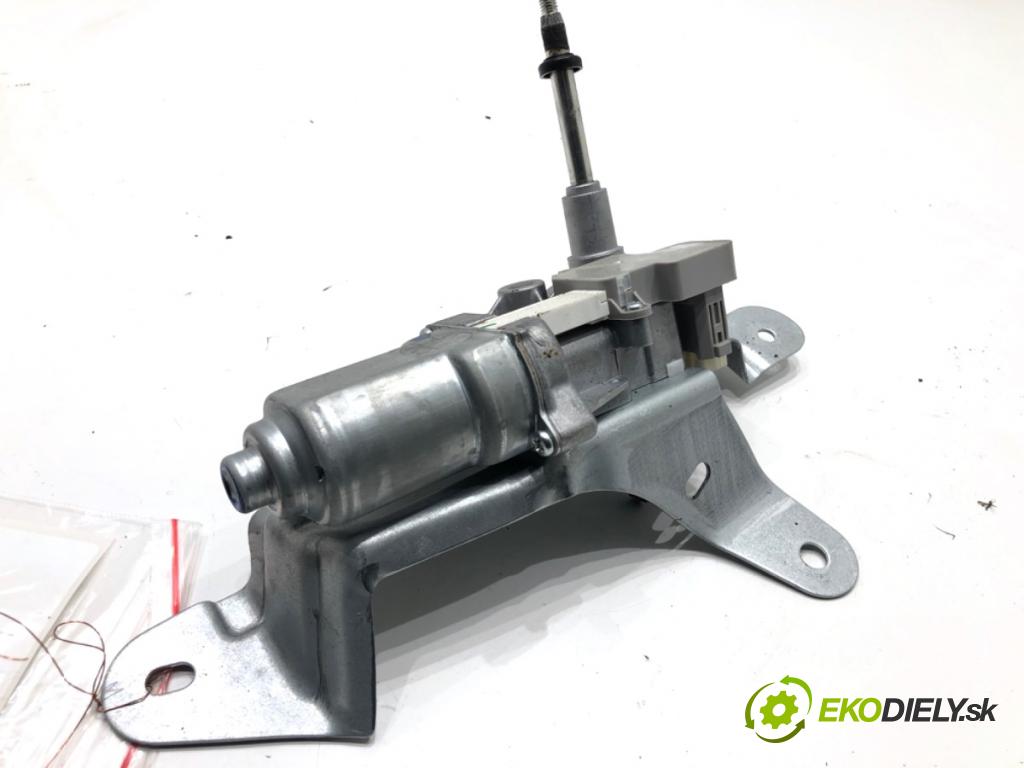 NISSAN MICRA K13 liftback 2016 59 kW 1.2 1198 Motor stieračov zad 287101HA0A