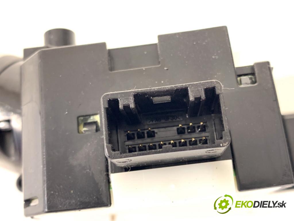 NISSAN MICRA K13 liftback 2016 59 kW 1.2 1198 Prepínač kombinovaný  (Prepínacie páčky pod volantom)