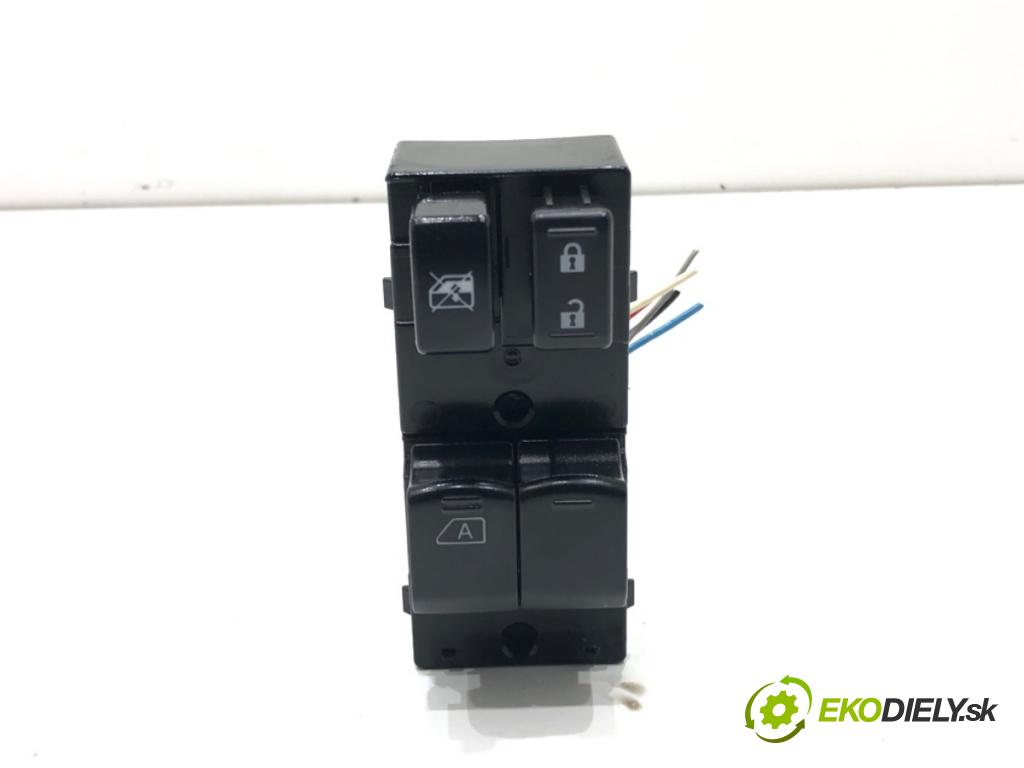 NISSAN MICRA K13 liftback 2016 59 kW 1.2 1198 Prepínač okien  (Prepínacie páčky pod volantom)