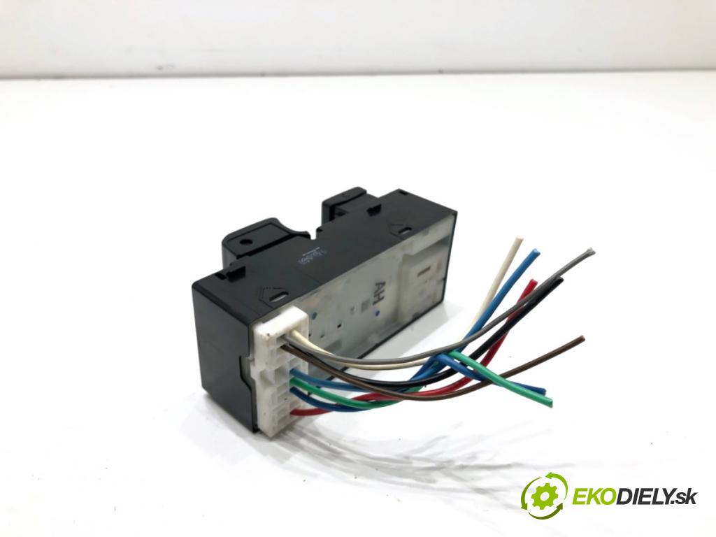 NISSAN MICRA K13 liftback 2016 59 kW 1.2 1198 Prepínač okien  (Prepínacie páčky pod volantom)