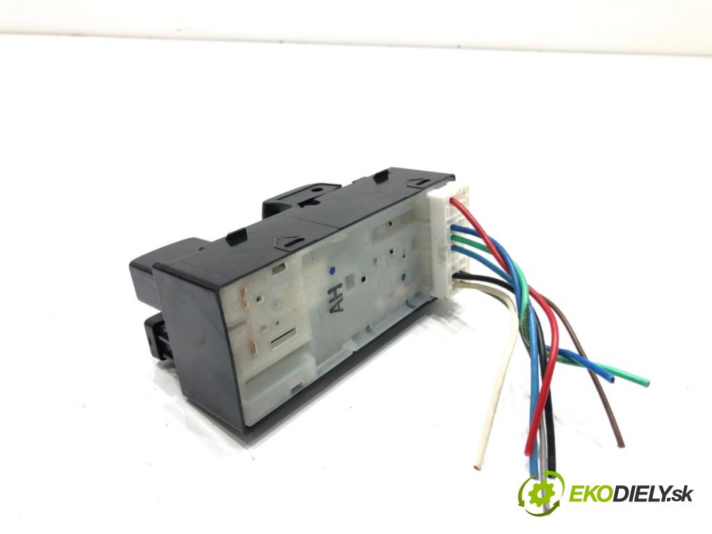 NISSAN MICRA K13 liftback 2016 59 kW 1.2 1198 Prepínač okien  (Prepínacie páčky pod volantom)