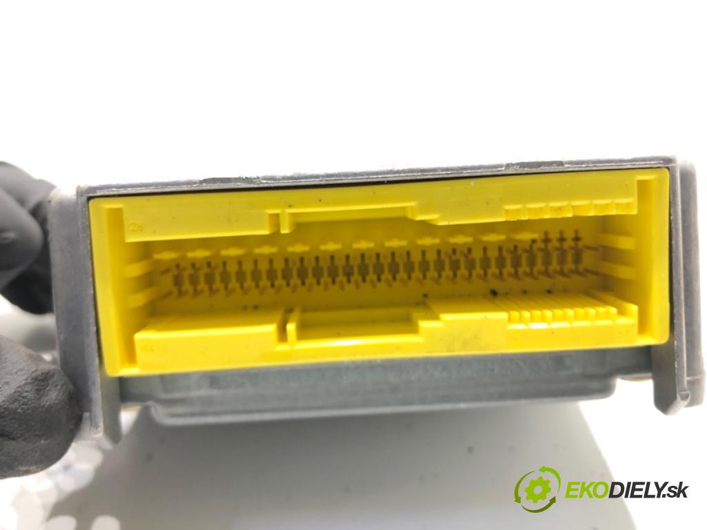 AUDI A2 liftback 2001 55 kW 1.4 1390 senzor airbag 8Z0959655E (Snímač)