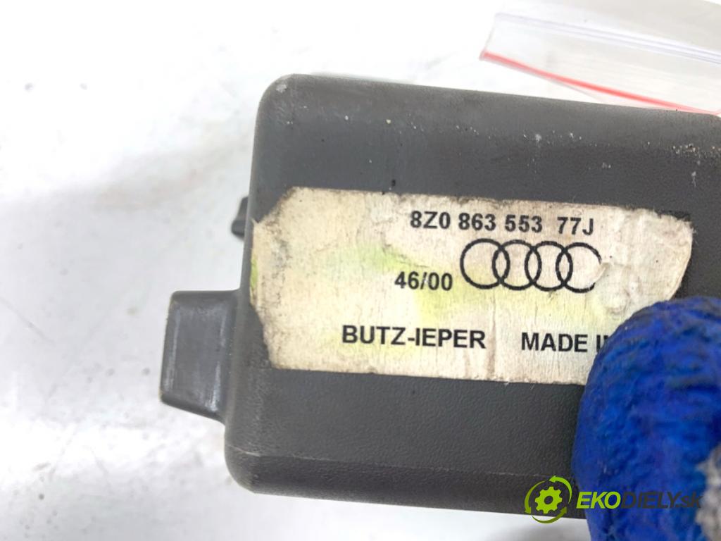 AUDI A2 liftback 2001 55 kW 1.4 1390 Roleta kufra