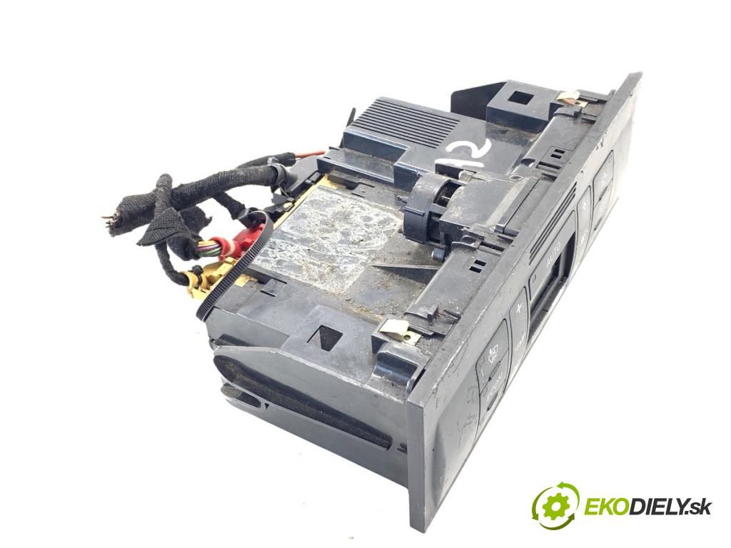 AUDI A2 liftback 2001 55 kW 1.4 1390 Panel ovládania kúrenia (Prepínacie páčky pod volantom)