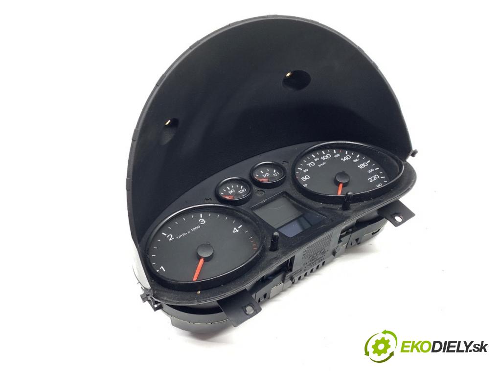 AUDI A2 liftback 2001 55 kW 1.4 1390 Prístrojovka 8Z0920900 (Prístrojová doska)