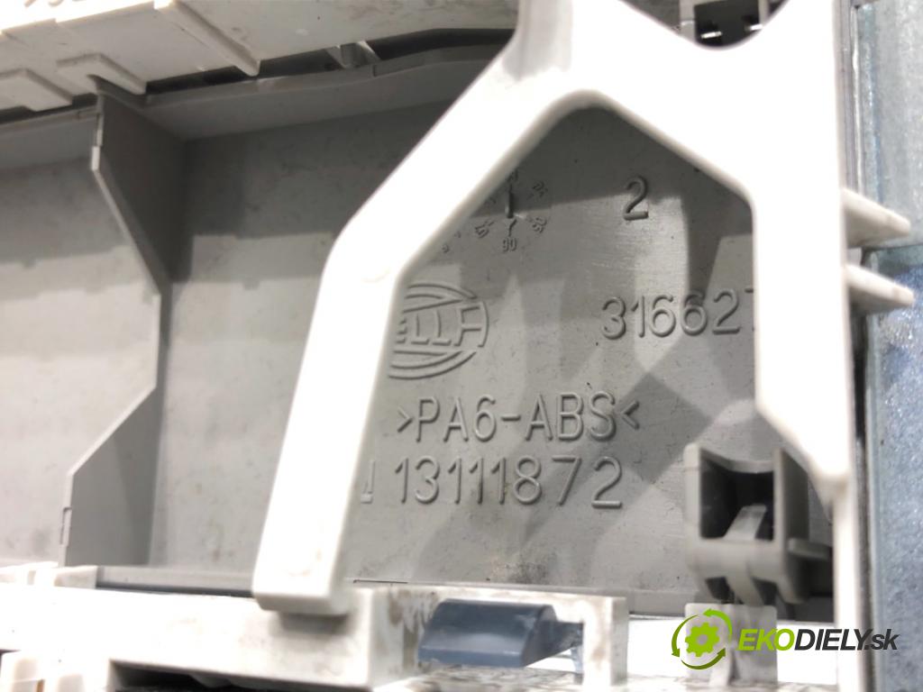OPEL ZAFIRA B nadwozie wielkoprzestrzenne (MPV) 2006 74 kW 1.9 CDTI (M75) 1910 Svetlo stropné 13111872
