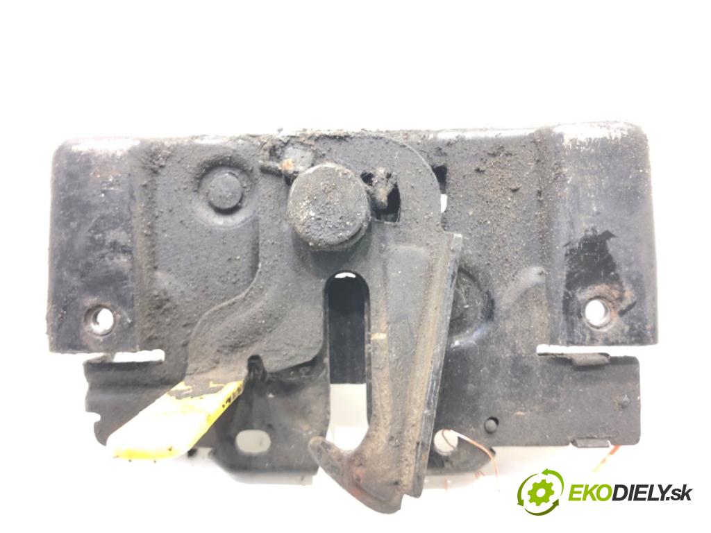 FORD FIESTA MK7 liftback 2010 55 kW 1.6 TDCi 1560 zámok kapoty přední část