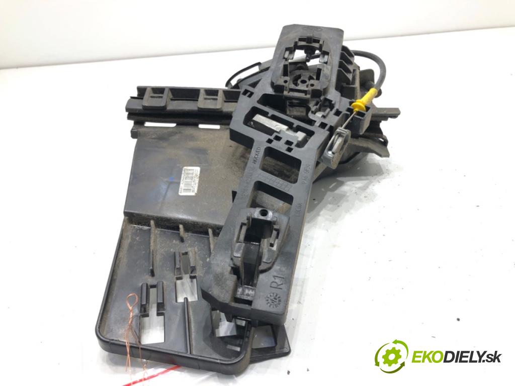 FORD FIESTA MK7 liftback 2010 55 kW 1.6 TDCi 1560 zámok Dvere pravy zad 8A6A-A26412-AF