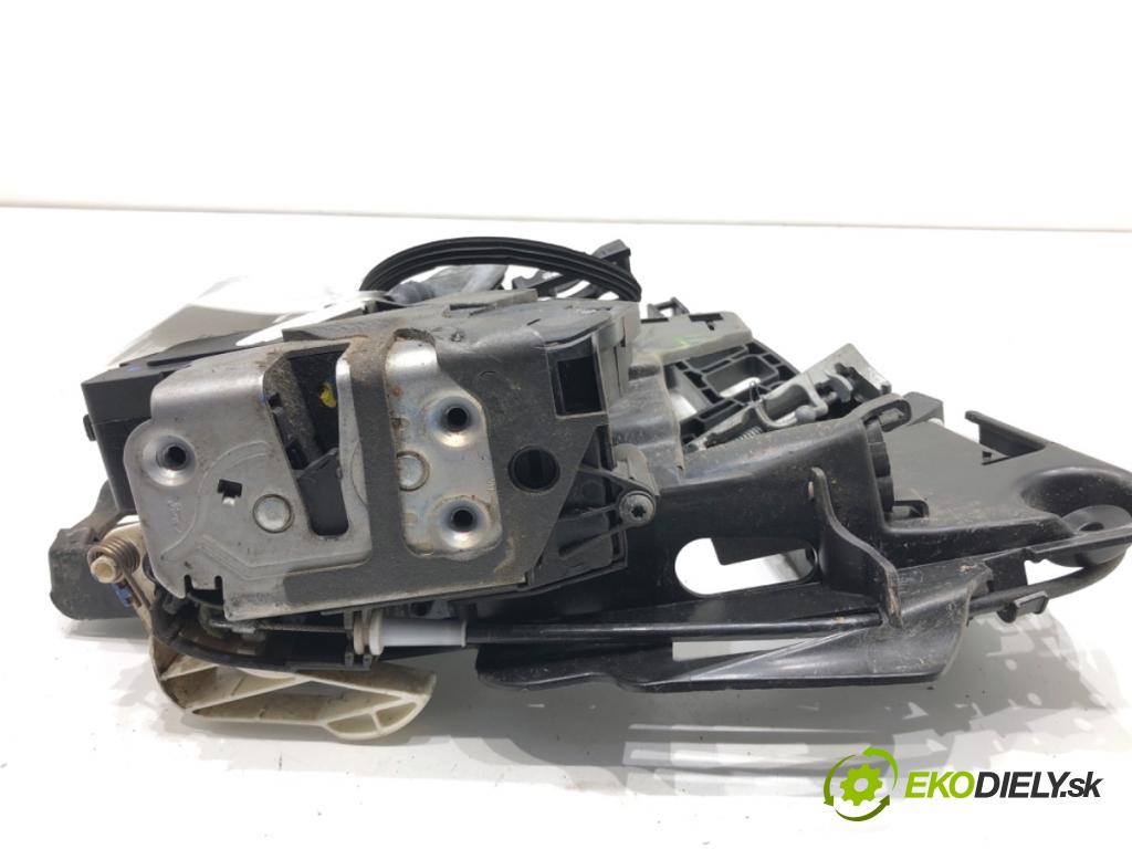 FORD FIESTA MK7 liftback 2010 55 kW 1.6 TDCi 1560 zámok Dvere pravy predný 8A6A-A21812-B