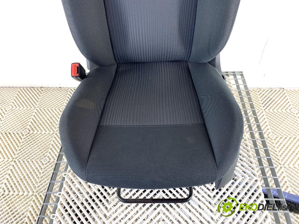 FORD FIESTA MK7 liftback 2010 55 kW 1.6 TDCi 1560 Sedadlo ľavy predný