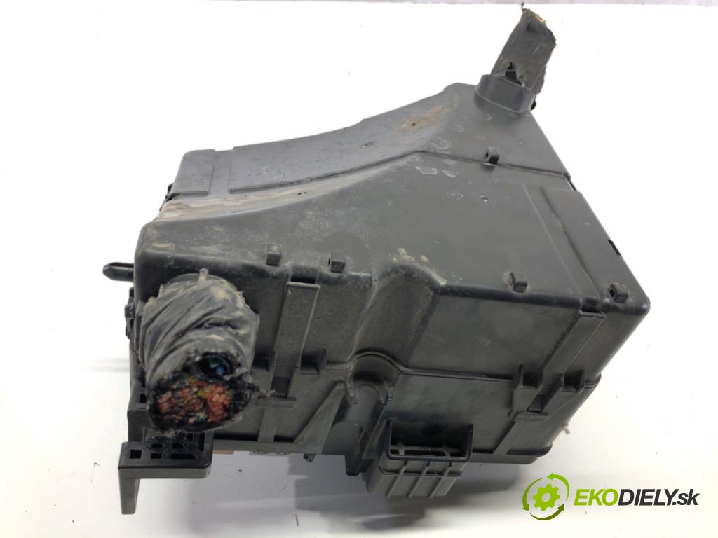 HYUNDAI SANTA FE III SUV 2014 145 kW 2.2 CRDi 4WD 2199 Skrinka poistková 91951-2W000 (Poistková skrinka)