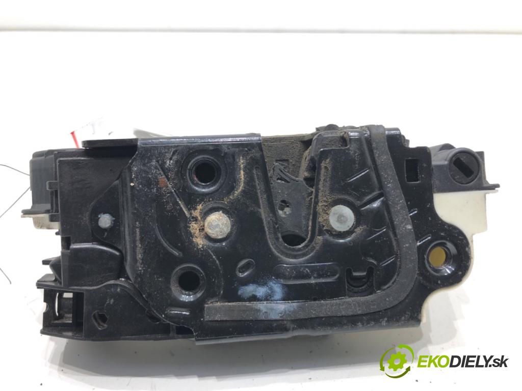 VW GOLF VI liftback 2010 77 kW 1.6 TDI 1598 zámok Dvere pravy predný 5K1837016B
